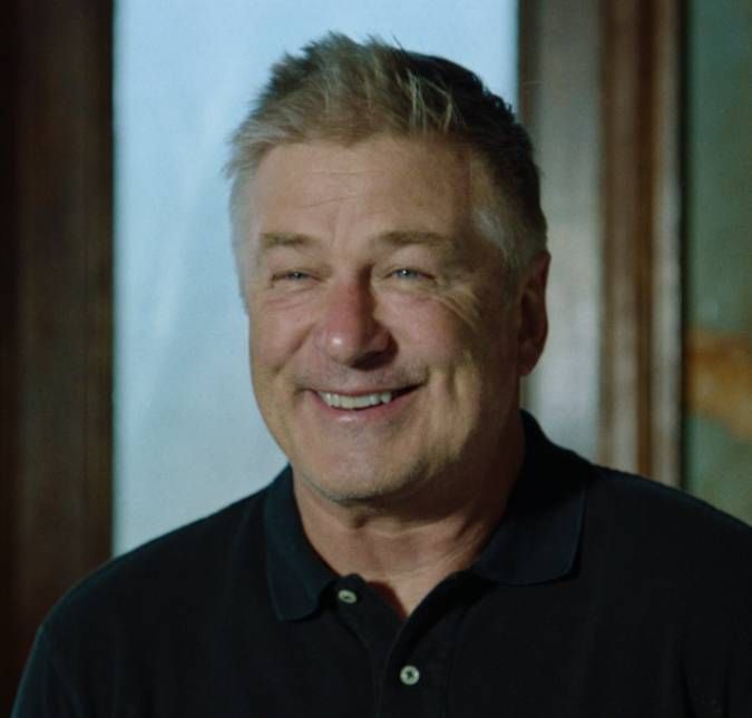 Alec Baldwin compartilha nascimento de filha: Ela está aqui O ator é pai de mais seis crianças com a esposa