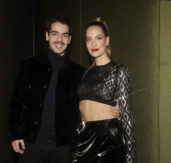 Quem pode, pode, né? Neste domingo, dia 25, a modelo Schynaider Moura e o apresentador João Silva marcaram presença na Milan Fashion Week, na Itália, no desfile da grife Giorgio Armani.