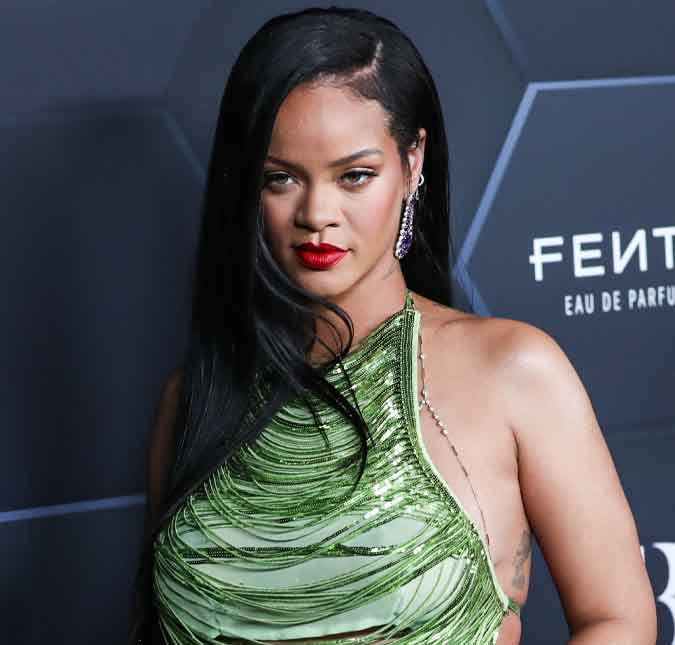 Rihanna posta foto enigmática e aumenta rumores sobre participação no <i>Super Bowl</i>