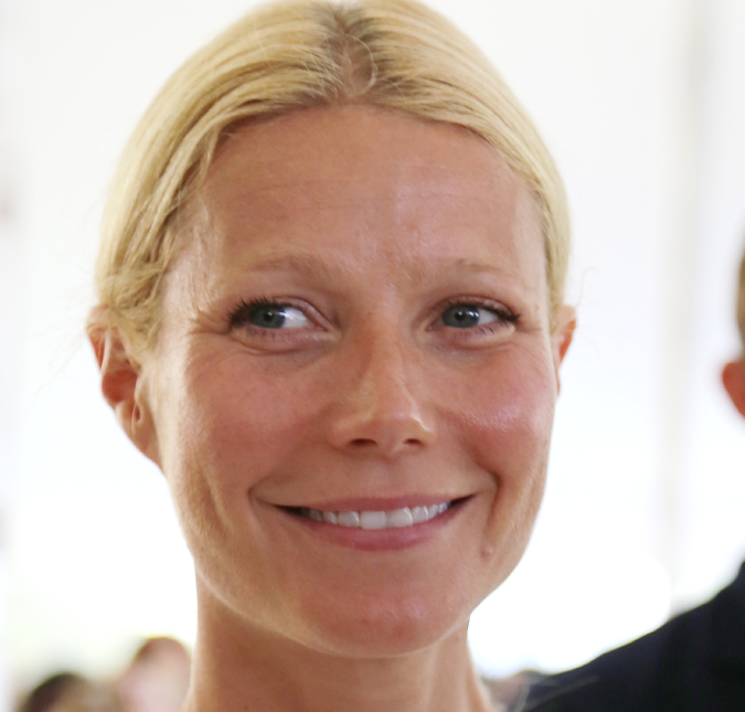 Comemorando 50 anos de idade, Gwyneth Paltrow posa nua nas redes sociais