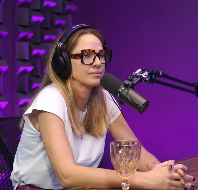 Letícia Birkheuer solta alfinetada em como o ex-marido tenta criar o filho deles Segundo a ex modelo, na casa do pai a criança não tem regra nenhuma para cumprir