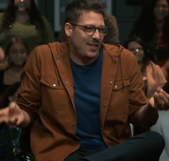 Fábio Porchat interpreta momento que tirou moeda do ânus de um ator, entenda!