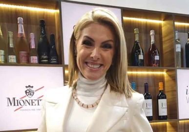 Ana Hickmann cai do cavalo e sofre lesão nas costas: <i>Quase fiquei sem ar</i>