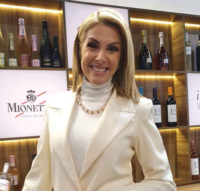 Ana Hickmann fala sobre o tempo que passa com o filho em meio a correria da vida profissional: <i>Por ele que eu faço tudo</i>