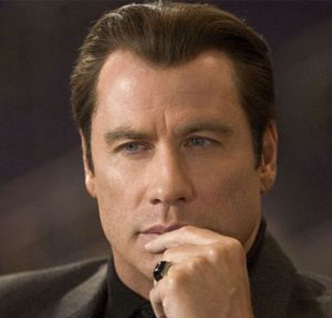 O nome de John Travolta está envolvido em um caso que aconteceu no dia 15 de fevereiro do ano 2000. De acordo com um relatório policial, obtido pelo Radar Online, o ator assediou um massagista, que na época tinha 21 anos de idade, em um hotel dos Estados Unidos. O jovem afirma que Travolta o agarrou nas nádegas e mostrou os órgãos genitais. Traumatizado, ele relatou o caso ao departamento de polícia de Palm Springs, mas a denúncia não surtiu efeito. O ator não chegou a ser interrogado porque se encontrava fora do país. O nome de John Travolta está envolvido em um caso que aconteceu no dia 15 de fevereiro do ano 2000. De acordo com um relatório policial, obtido pelo Radar Online, o ator assediou um massagista, que na época tinha 21 anos de idade, em um hotel dos Estados Unidos. O jovem afirma que Travolta o agarrou nas nádegas e mostrou os órgãos genitais. Traumatizado, ele relatou o caso ao departamento de polícia de Palm Springs, mas a denúncia não surtiu efeito. O ator não chegou a ser interrogado porque se encontrava fora do país.