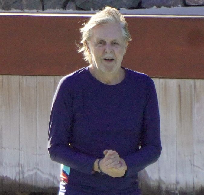 Paul McCartney aparece fazendo pose de ioga e deixa os fãs de queixo caído O cantor está no auge dos seus 80 anos de idade e mostrou bastante elasticidade para o movimento