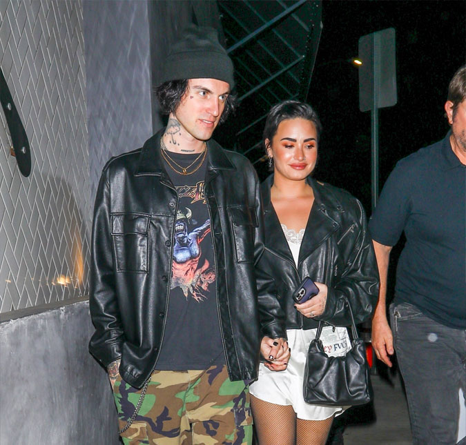 Demi Lovato beija namorado no camarim e se derrete: <i>Você era a peça que faltava no quebra-cabeça</i>