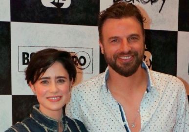Cássio Reis se derrete por Fernanda Vasconcellos brincando com o filho, Romeo