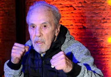Famosos lamentam a morte de Éder Jofre, campeão mundial de boxe: <i>O nosso Galo de Ouro nos deixou</i>