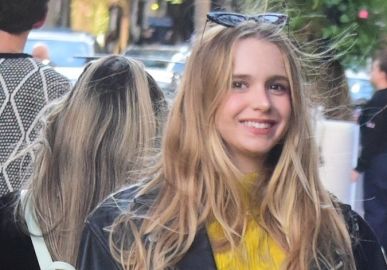Mãe de gêmeos, Isabella Scherer mostra barriga um mês após o nascimento dos filhos
