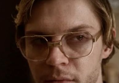 Óculos de Jeffrey Dahmer, <i>serial killer</i> que teve a história contada pela <i>Netflix</i>, estão à venda por 800 mil reais