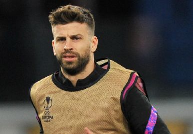 Namorada de Gerard Piqué se irrita e pede tratamento igual ao da Shakira, diz programa de <i>TV</i>