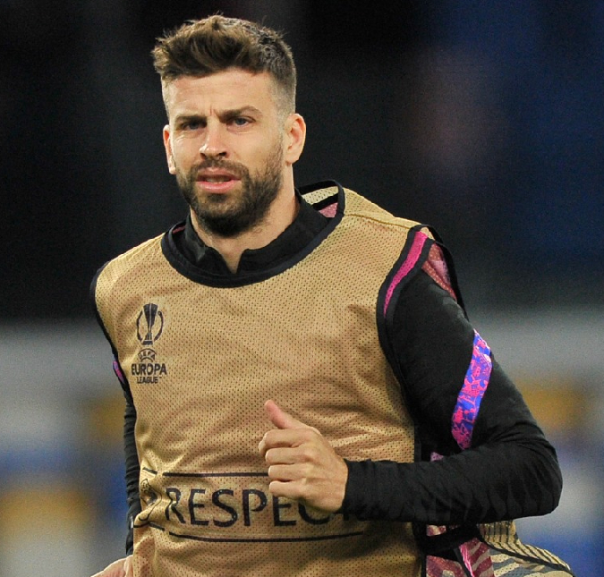 Namorada de Gerard Piqué se irrita e pede tratamento igual ao da Shakira, diz programa de <i>TV</i>