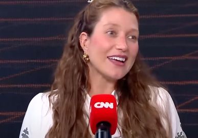 Quase no fim da gravidez, Gabriela Pugliesi malha exibindo barrigão