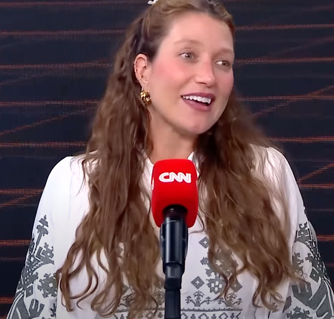 Quase no fim da gravidez, Gabriela Pugliesi malha exibindo barrigão