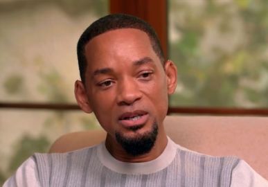 Will Smith é aclamado durante exibição do primeiro filme após polêmica do <i>Oscar</i>