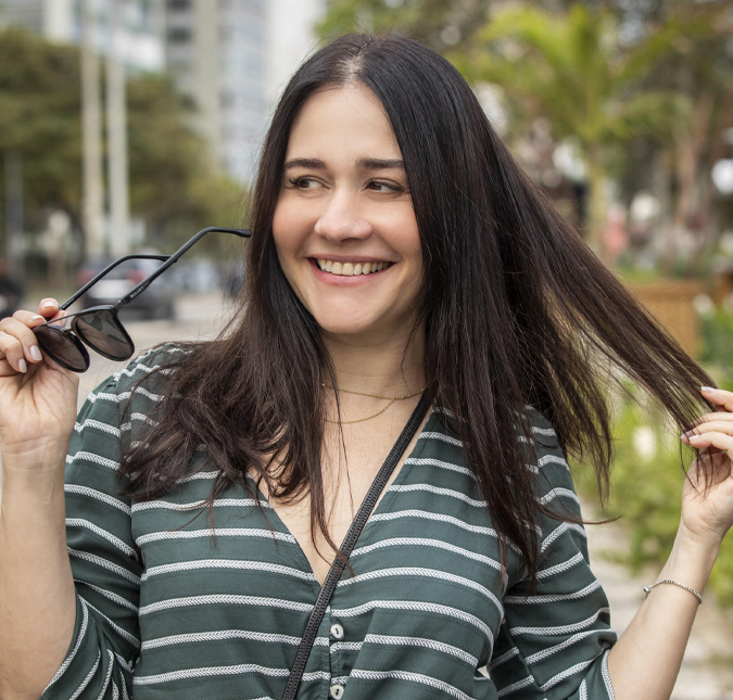 Alessandra Negrini afirma que idade <i>significa nada</i> e revela cuidados com o corpo