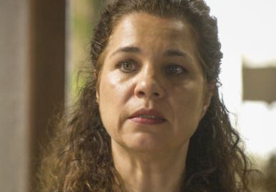 Isabel Teixeira posa nos bastidores de <I>Pantanal</i> com Paula Barbosa e recebe elogios da amiga