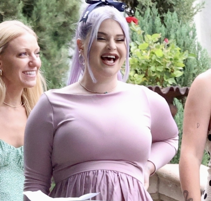 Kelly Osbourne revela que Ozzy Osbourne está animado com a chegada do neto