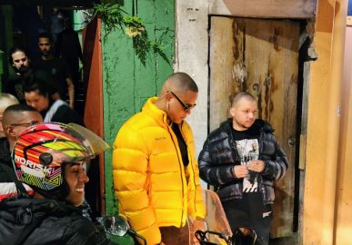 Léo Santana vira a noite para gravar novo clipe