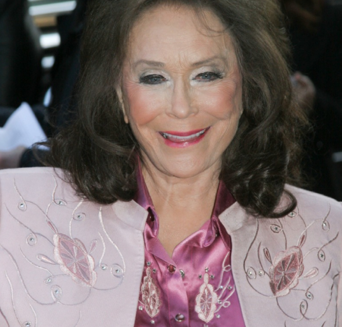 Loretta Lynn, estrela da música country, morre aos 90 anos de idade