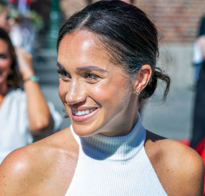 Meghan Markle lança novo episódio de <i>podcast</i> após fazer pausa de quatro semanas