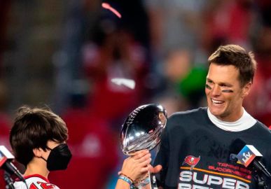 Em meio aos rumores de término, Tom Brady quebra o silêncio e evita falar de Gisele Bündchen