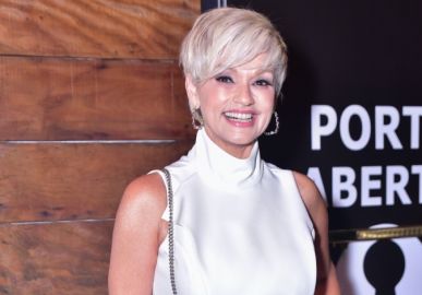 Andréa Nóbrega relembra momentos que andava de ônibus antes da fama