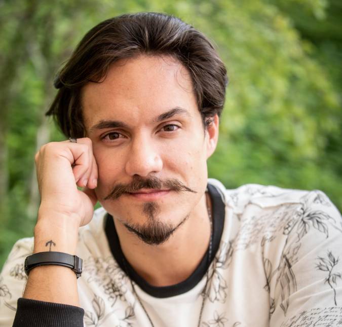 Eliezer publica foto cheio de curativos e choca fãs: <i>Estou lindo?</i>; veja!