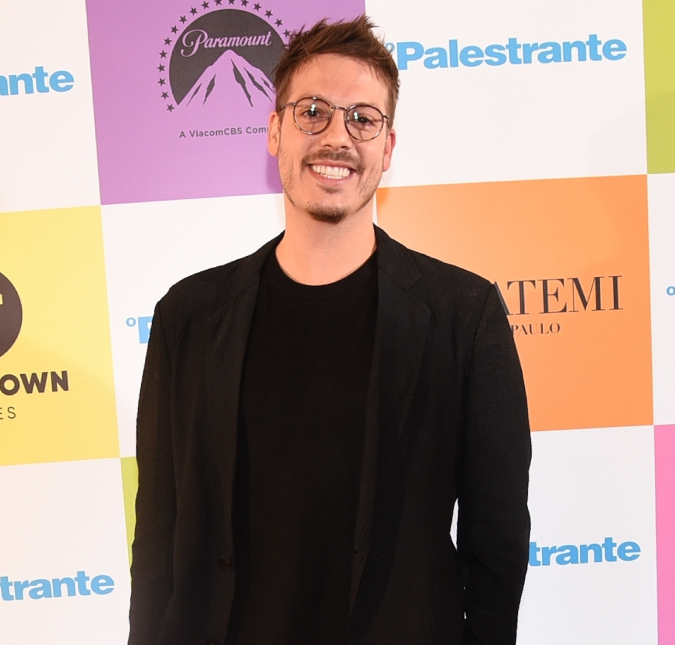 Fábio Porchat posa com famosos durante aniversário de Giovanna Ewbank e brinca: <I>Surubão de Noronha</i>