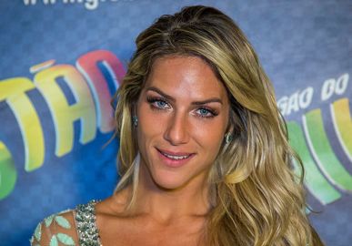Giovanna Ewbank revela que foi assediada nos bastidores de <i>A Favorita: -Tapão na bunda na frente de todo mundo</i>