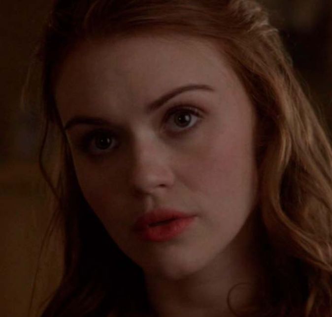 Holland Roden, nascida em 7 de outubro de 1986, interpretou Lydia Marti ne participou de alguns projetos após o pontapé em sua carreira com a série adolescente. Em 2021, ela participou do filme Escape Room 2: Tensão Máxima como uma das personagens principais do terror, além de ter sido a detetive Kathleen McChesney em Ted Bundy: Mente Assassina. Holland Roden, nascida em 7 de outubro de 1986, interpretou Lydia Marti ne participou de alguns projetos após o pontapé em sua carreira com a série adolescente. Em 2021, ela participou do filme Escape Room 2: Tensão Máxima como uma das personagens principais do terror, além de ter sido a detetive Kathleen McChesney em Ted Bundy: Mente Assassina.