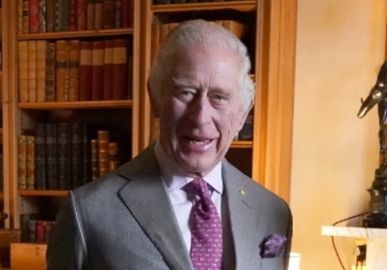 Coroação de Rei Charles III terá joias que somam 20 bilhões de reais