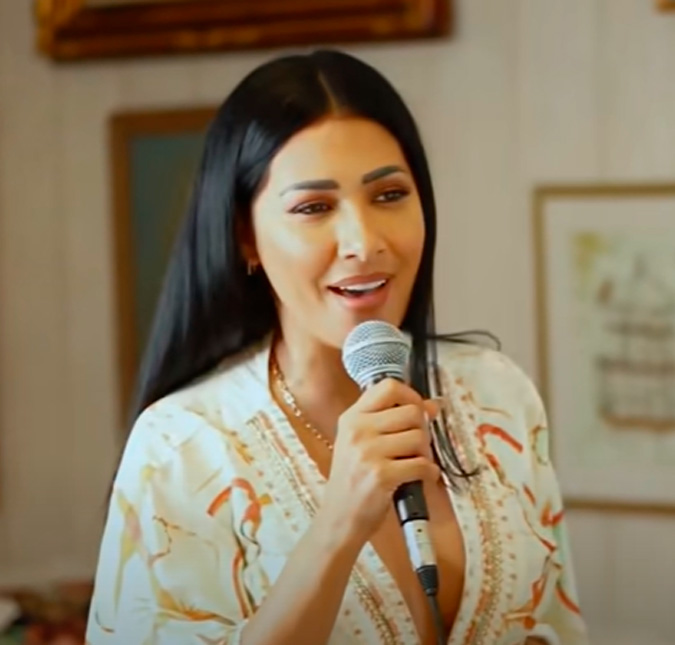 Simaria Mendes surpreende fãs ao anunciar <i>show</i> internacional solo
