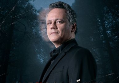 Apresentador do <I>Inexplicável</i>, Danton Mello fala de espiritualidade: - <i>O brasileiro que tem uma relação muito forte com a mediunidade</i>