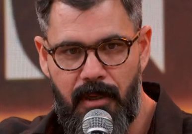 Juliano Cazarré fala sobre jornada entre trabalho e cuidados de Maria Guilhermina: <i>- A sorte é que era uma novela que eu só tinha amigos amados</i>