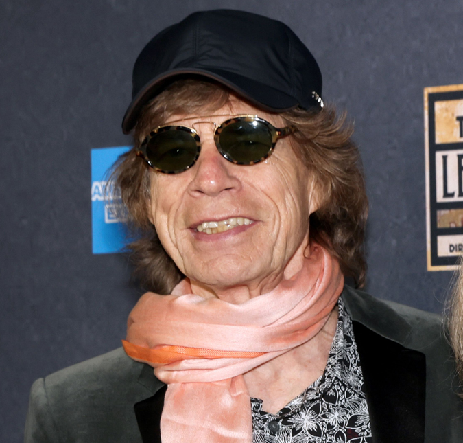 Biografia de <i>Rolling Stones</i> revela que Mick Jagger viveu <i>affair</i> com dois colegas do grupo