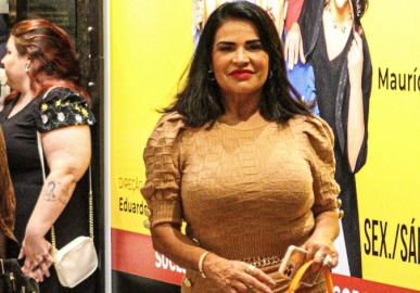 Solange Gomes revela ter sido assediada em escola de samba: <I>Quando vou na sala ele fica querendo me agarrar</I>