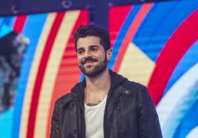 Alok revela mudança em estilo de vida para tratar labirintite causada por excesso de trabalho: <i>Preciso dar uma equilibrada</i>