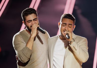 Henrique e Juliano emociona fãs com homenagem à Marília Mendonça durante gravação de DVD em Brasília
