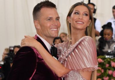 Estrela de filmes adultos se oferece para <i>consolar</i> Tom Brady em meio à crise no casamento com Gisele Bündchen