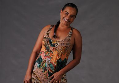Aos 65 anos de idade, Solange Couto aposta em <i>bodie</i> para fotos sensuais e seguidores elogiam: <I>Rainha</I>