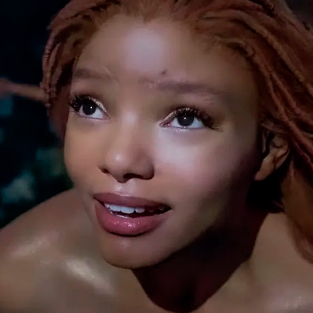 Halle Bailey aparece em pose clássica de Ariel em novo pôster de <I>A Pequena Sereia</i>; veja!