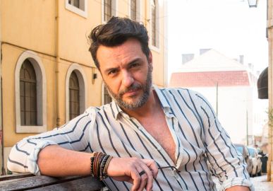 Rodrigo Lombardi exibe bastidores de cena de ação em <i>Travessia: Spider Moretti</i>
