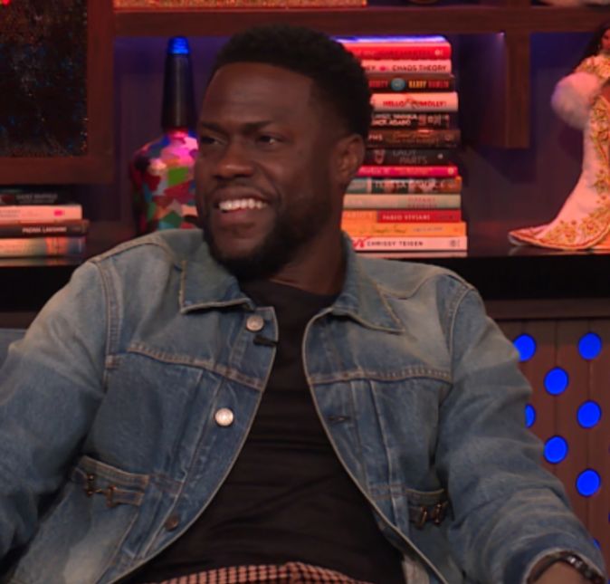 O ator e comediante Kevin Hart sofreu um grave acidente de carro em Malibu, na Califórnia, Estados Unidos, no início de setembro de 2019. Ele estava em um de seus carros vintage com outras duas pessoas quando o veículo saiu da estrada e capotou, parando em uma vala em Mulholland Highway, conhecida por ser uma estrada sinuosa e traiçoeira. Todos os passageiros ficaram presos dentro do automóvel, um Plymouth Barracuda 1970, que teve o teto esmagado. Por morar perto, Kevin foi para casa e, depois, se deslocou para o hospital. O astro fraturou a sua coluna em três partes, passou por uma cirurgia e passará por quatro meses de fisioterapia e recuperação. Apesar do susto, nada de mais grave aconteceu. O ator e comediante Kevin Hart sofreu um grave acidente de carro em Malibu, na Califórnia, Estados Unidos, no início de setembro de 2019. Ele estava em um de seus carros vintage com outras duas pessoas quando o veículo saiu da estrada e capotou, parando em uma vala em Mulholland Highway, conhecida por ser uma estrada sinuosa e traiçoeira. Todos os passageiros ficaram presos dentro do automóvel, um Plymouth Barracuda 1970, que teve o teto esmagado. Por morar perto, Kevin foi para casa e, depois, se deslocou para o hospital. O astro fraturou a sua coluna em três partes, passou por uma cirurgia e passará por quatro meses de fisioterapia e recuperação. Apesar do susto, nada de mais grave aconteceu.