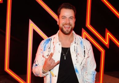 Gustavo Marsengo aparece de intruso em foto de ex-<I>BBBs</i>