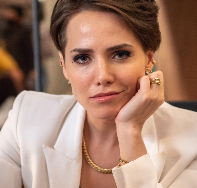 Prestes a estrear sua primeira vilã, Letícia Colin abre o jogo: <i>Eu tive dificuldade em dizer os absurdos que a Vanessa diz</i>