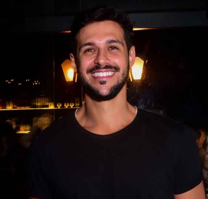 Após encontro com <i>ex-BBBs</i> Rodrigo Mussi desmente boatos sobre Arthur Aguiar e Maira Cardi