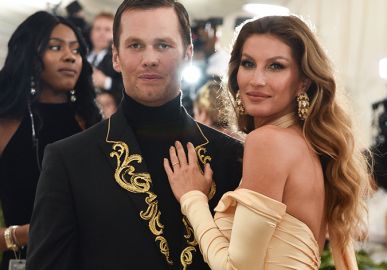 Em meio à rumores de divórcio, Tom Brady vai à casamento sem Gisele Bündchen
