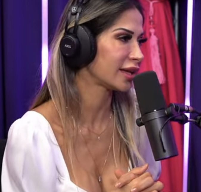 Em entrevista ao colunista Lucas Pasin, a empresária deu um ponto final nos rumores de que ela poderia reatar o relacionamento com o cantor mais uma vez. endo bem sincera, do fundo da minha alma, não vejo a menor possibilidade disso acontecer. Sem chances. Terminamos e voltamos muitas vezes, mas agora eu não tomei uma decisão impensada. Já esgotei todas as possibilidades nesse relacionamento, dei tudo que eu tinha para dar. Fiz o meu melhor, e até além do que eu podia. Saio da relação com o coração em paz e com a certeza de que fiz tudo que poderia ser feito para que o casamento desse certo. É impossível, disse.